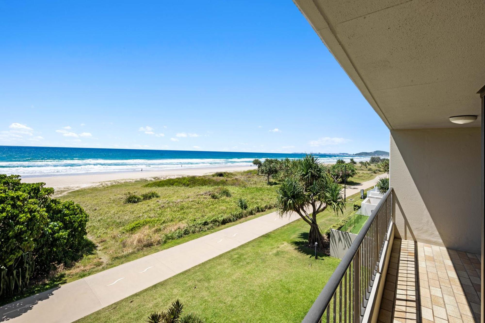 Appartamento Surfside Court - Hosted By Burleigh Letting Gold Coast Esterno foto